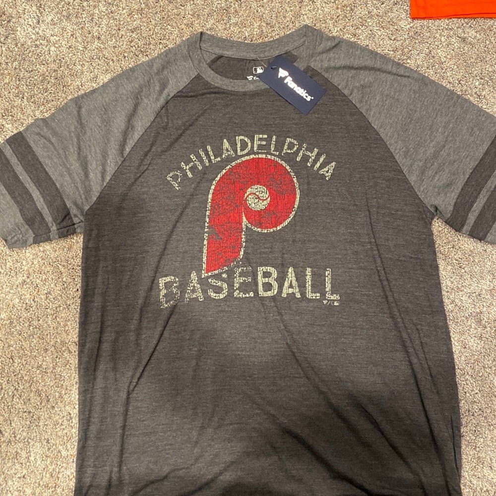 Men’s Fanatics Brand Philadelphia Phillies XL gray tshirt new with tags